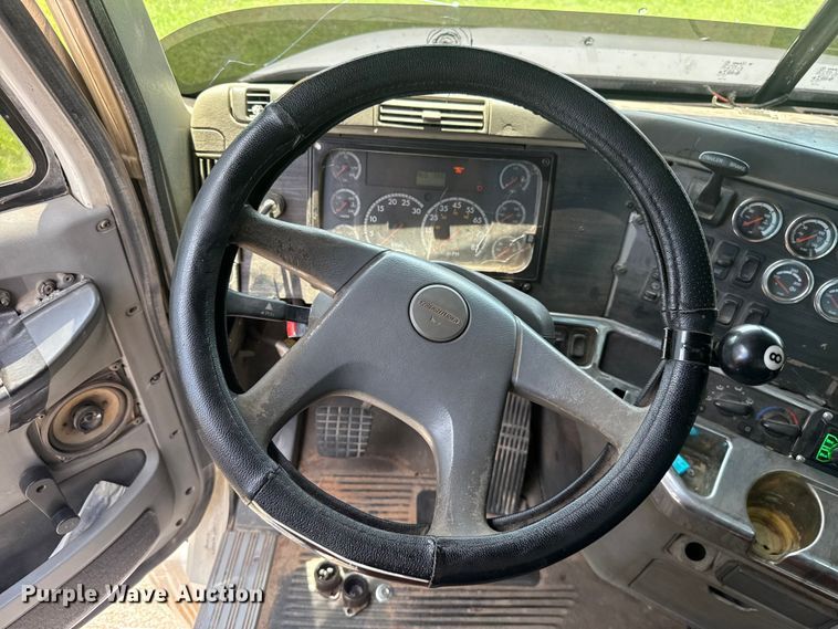 image for item ET6455 2006 Freightliner Columbia semi truck