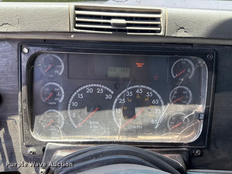 image for item ET6455 2006 Freightliner Columbia semi truck