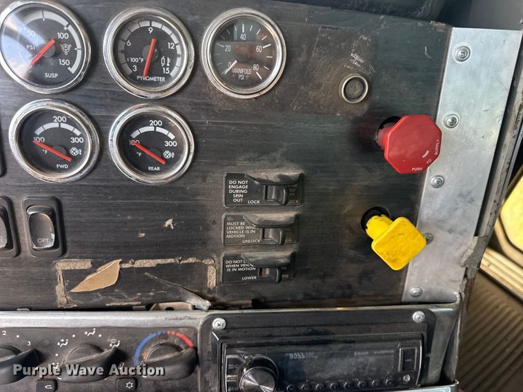 image for item ET6455 2006 Freightliner Columbia semi truck
