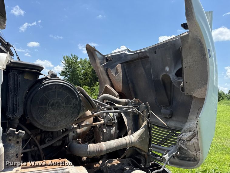 image for item ET6455 2006 Freightliner Columbia semi truck