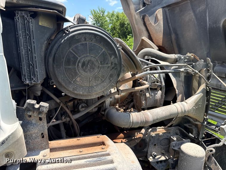 image for item ET6455 2006 Freightliner Columbia semi truck