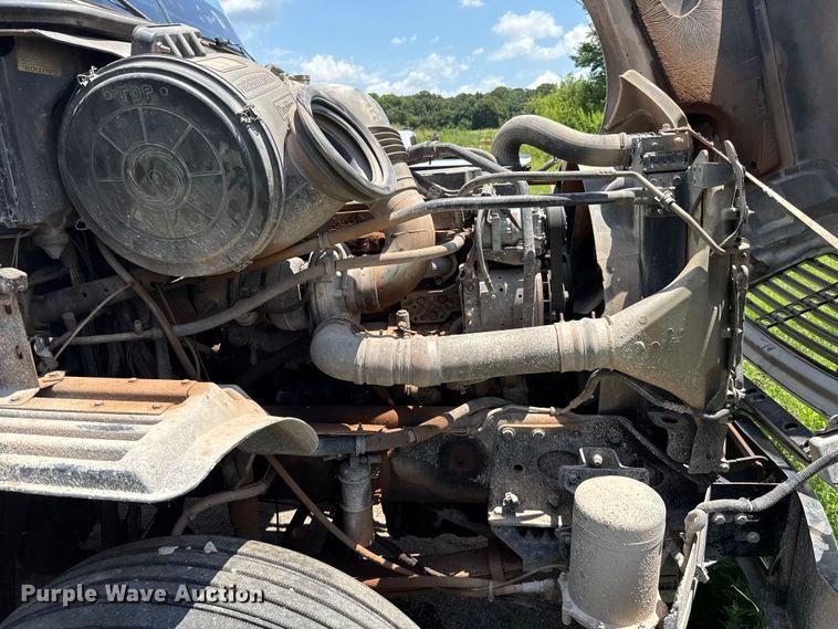 image for item ET6455 2006 Freightliner Columbia semi truck