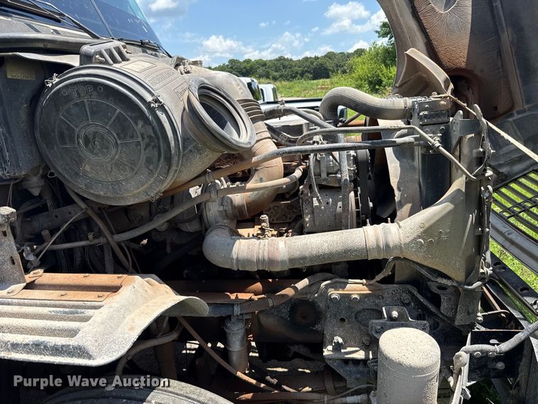 image for item ET6455 2006 Freightliner Columbia semi truck