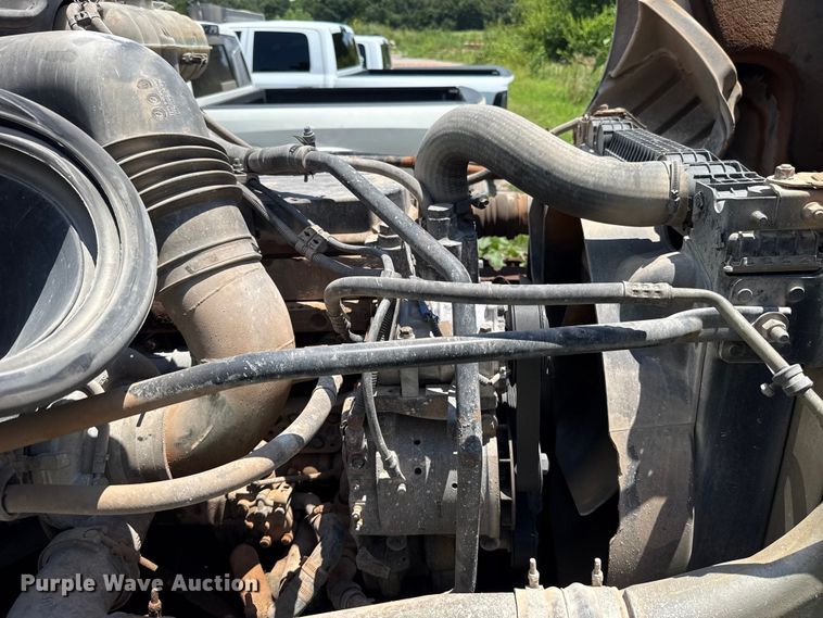 image for item ET6455 2006 Freightliner Columbia semi truck