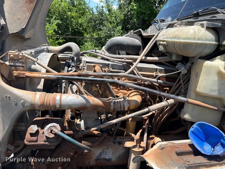 image for item ET6455 2006 Freightliner Columbia semi truck