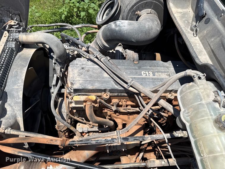 image for item ET6455 2006 Freightliner Columbia semi truck