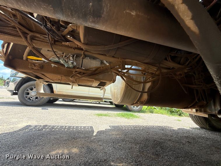 image for item ET6455 2006 Freightliner Columbia semi truck