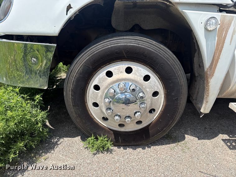 image for item ET6455 2006 Freightliner Columbia semi truck