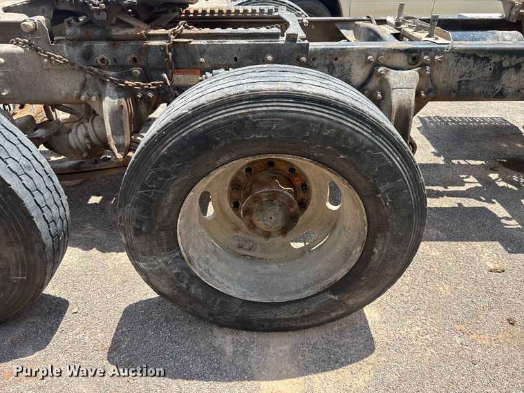 image for item ET6455 2006 Freightliner Columbia semi truck