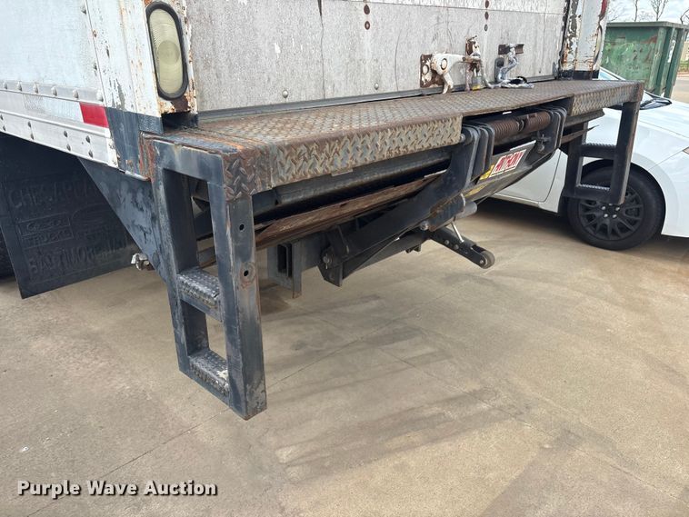 image for item EV2897 1998 International 4700 box truck