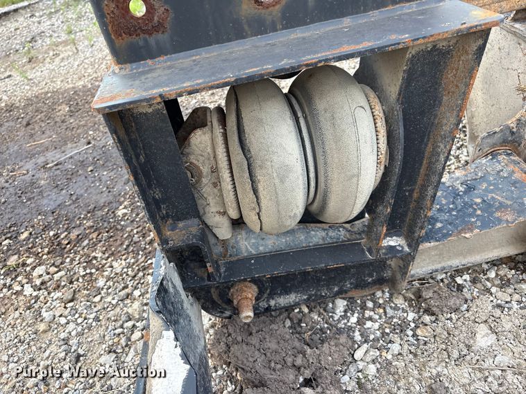 image for item EW0008 Steerable air operated lift axle