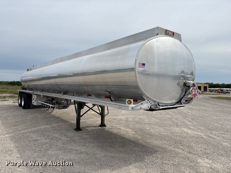 image for item EW1568 1995 Heil fuel trailer
