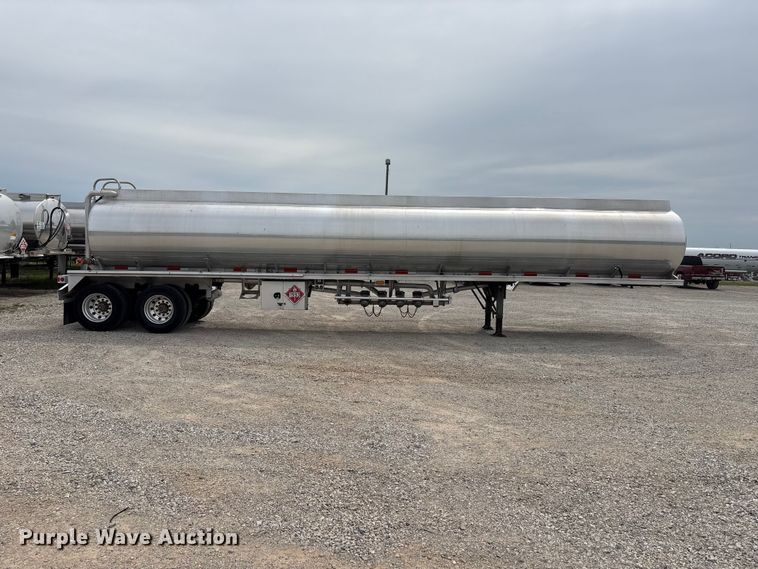 image for item EW1568 1995 Heil fuel trailer