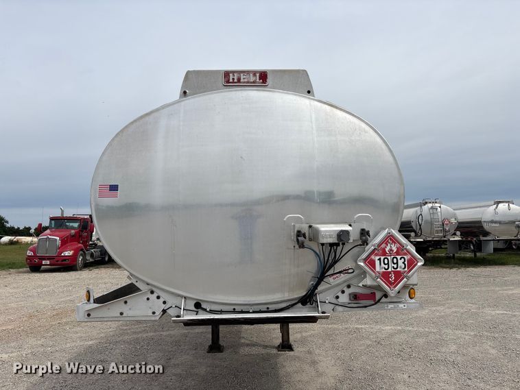 image for item EW1568 1995 Heil fuel trailer