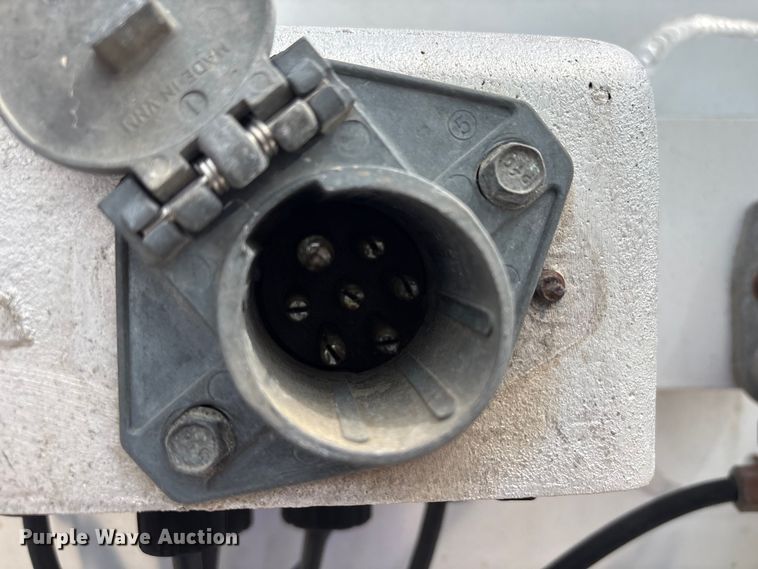 image for item EW1568 1995 Heil fuel trailer