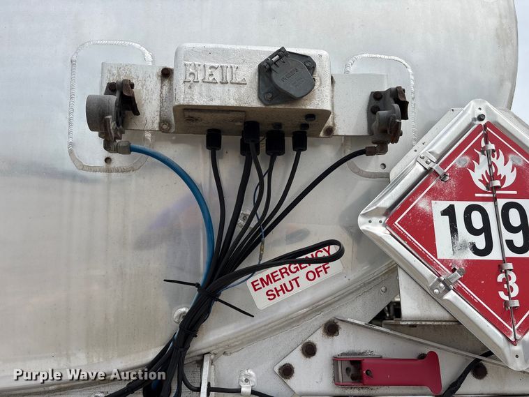 image for item EW1568 1995 Heil fuel trailer