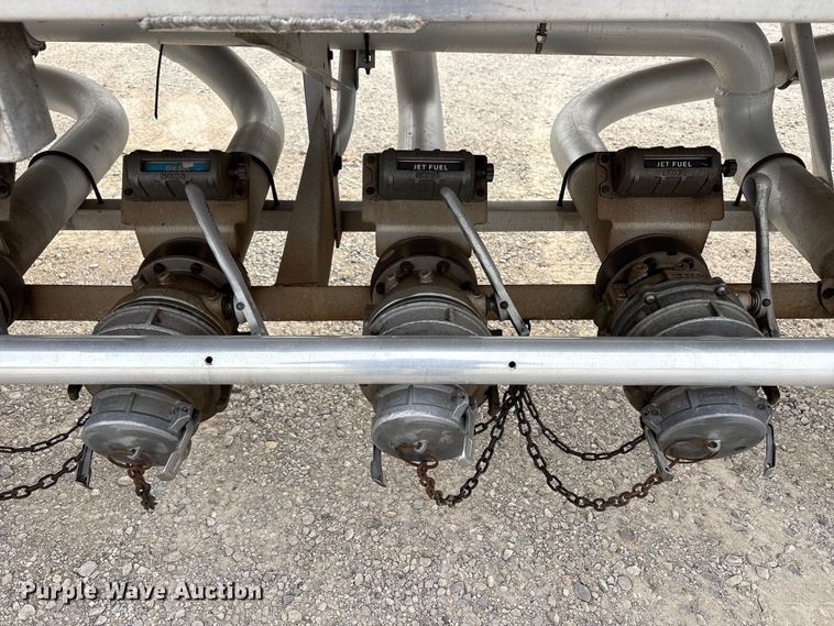 image for item EW1568 1995 Heil fuel trailer