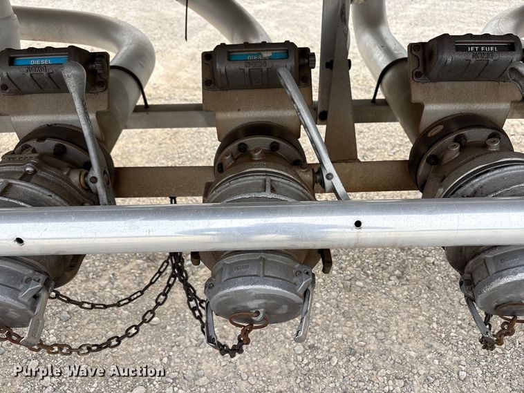 image for item EW1568 1995 Heil fuel trailer