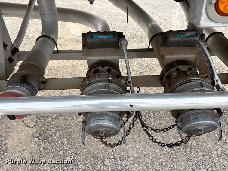 image for item EW1568 1995 Heil fuel trailer