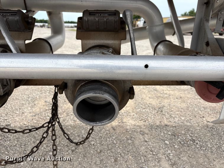image for item EW1568 1995 Heil fuel trailer