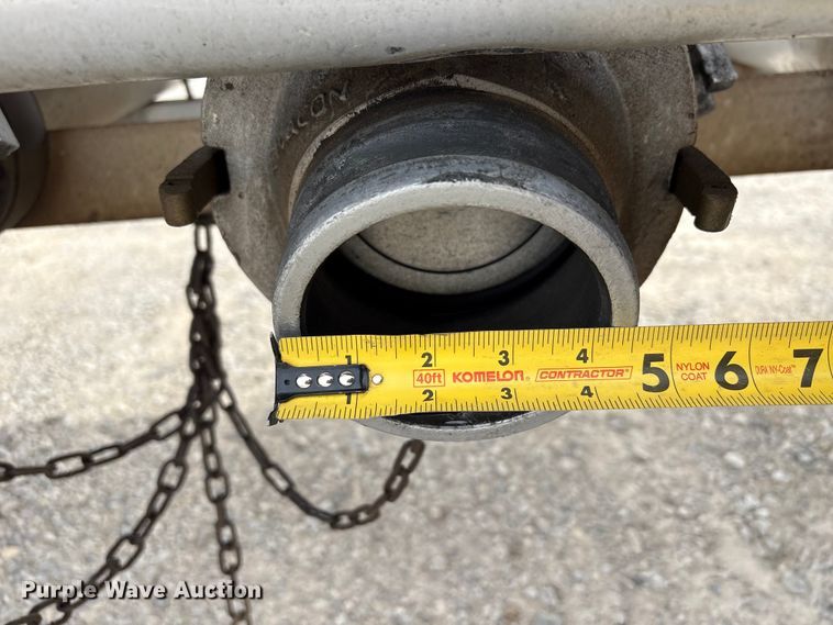 image for item EW1568 1995 Heil fuel trailer