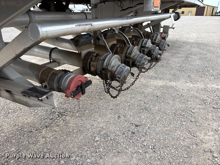 image for item EW1568 1995 Heil fuel trailer