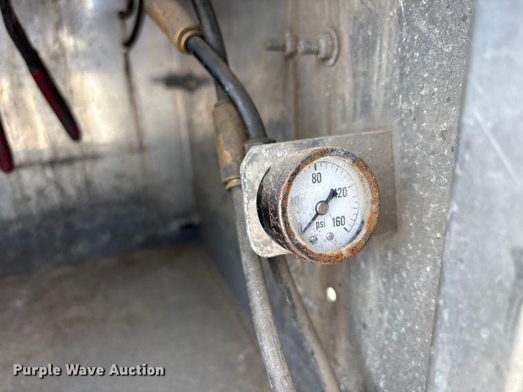 image for item EW1568 1995 Heil fuel trailer