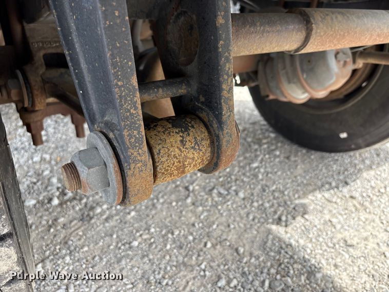 image for item EW1568 1995 Heil fuel trailer
