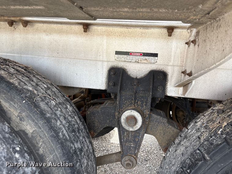 image for item EW1568 1995 Heil fuel trailer