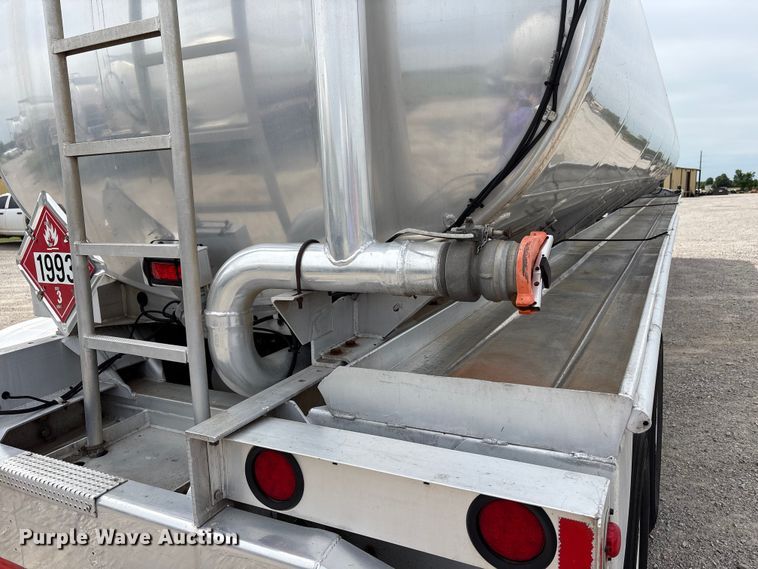 image for item EW1568 1995 Heil fuel trailer