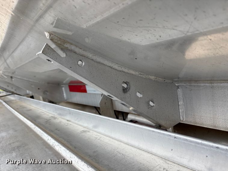 image for item EW1568 1995 Heil fuel trailer