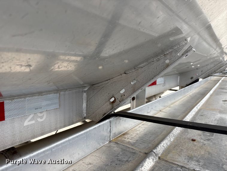 image for item EW1568 1995 Heil fuel trailer