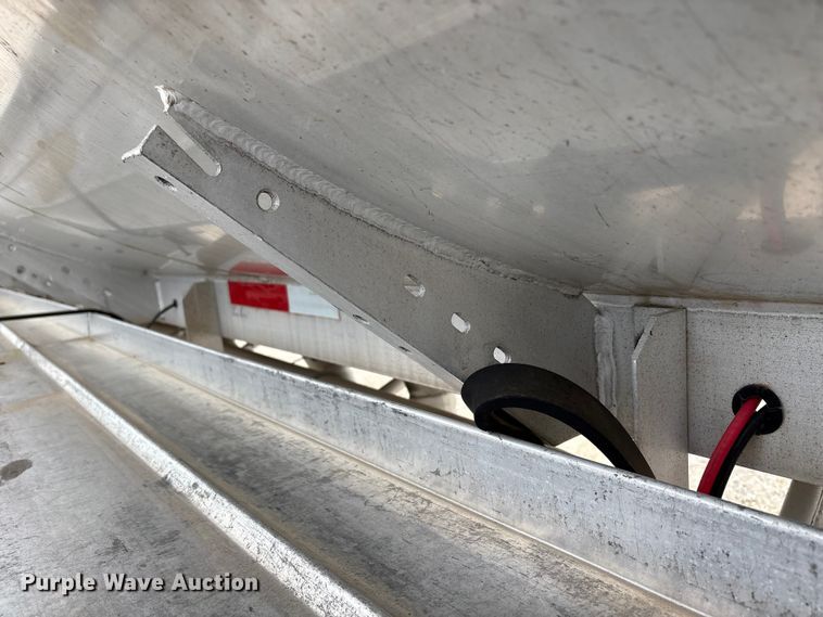 image for item EW1568 1995 Heil fuel trailer