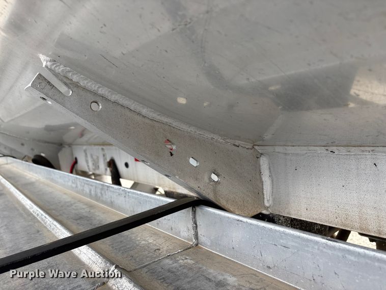 image for item EW1568 1995 Heil fuel trailer