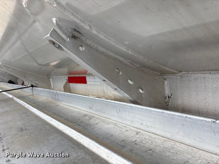 image for item EW1568 1995 Heil fuel trailer