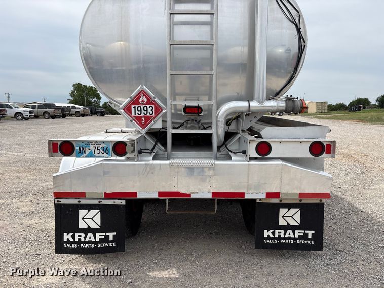 image for item EW1568 1995 Heil fuel trailer