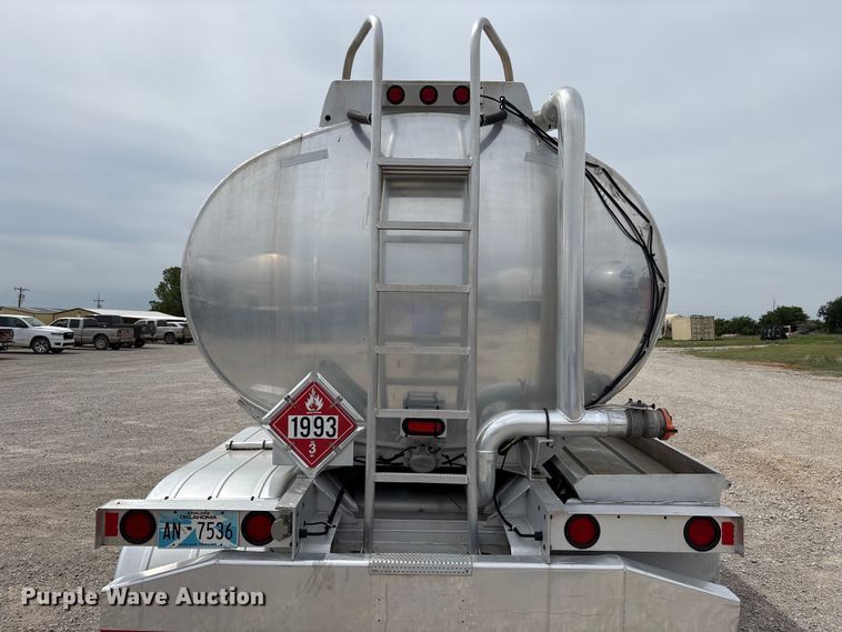 image for item EW1568 1995 Heil fuel trailer