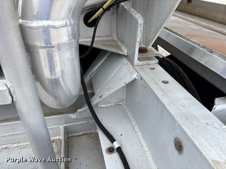 image for item EW1568 1995 Heil fuel trailer