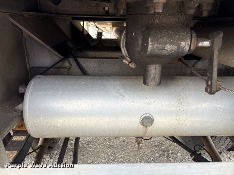 image for item EW1568 1995 Heil fuel trailer