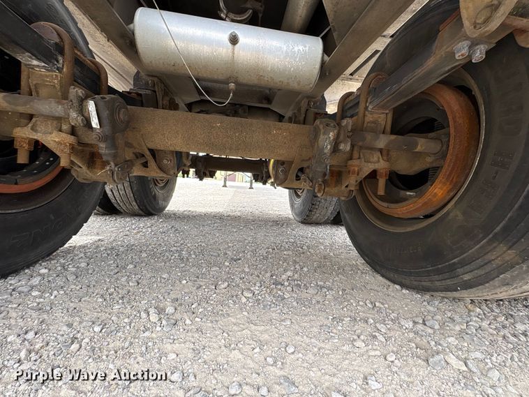 image for item EW1568 1995 Heil fuel trailer