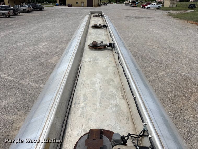 image for item EW1568 1995 Heil fuel trailer