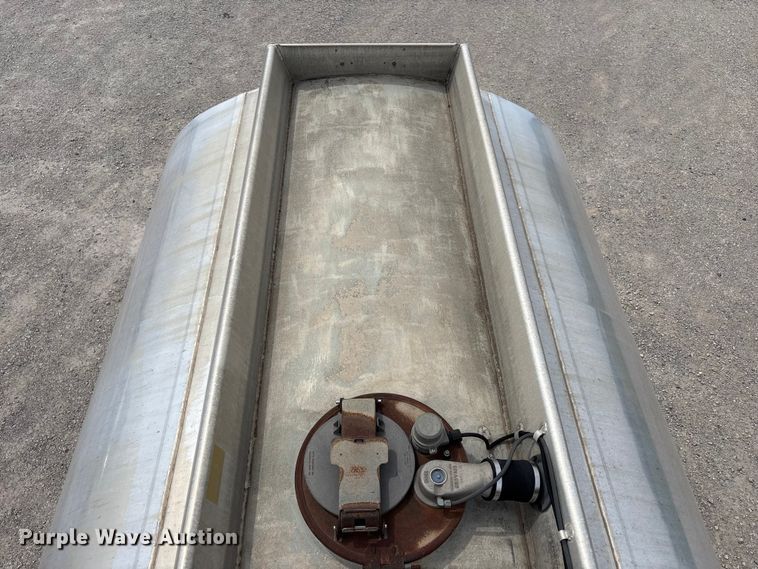 image for item EW1568 1995 Heil fuel trailer