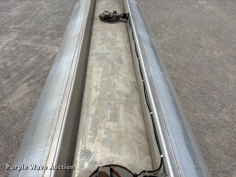 image for item EW1568 1995 Heil fuel trailer