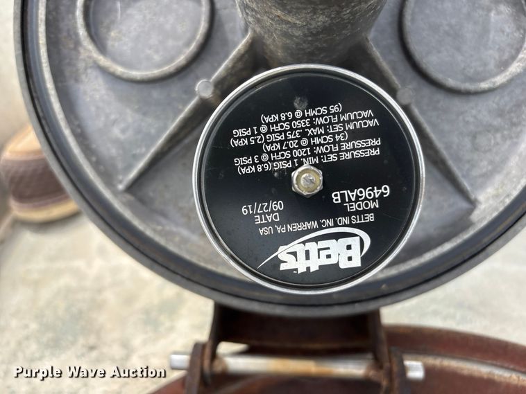 image for item EW1568 1995 Heil fuel trailer
