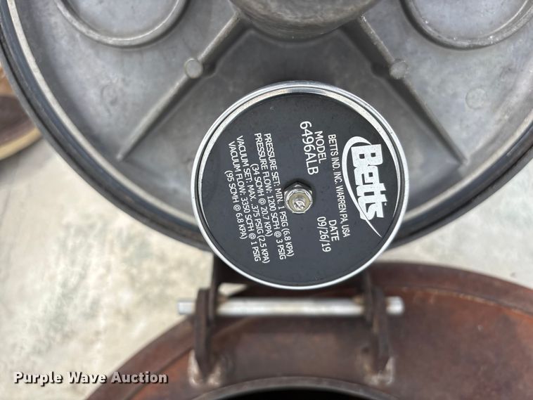 image for item EW1568 1995 Heil fuel trailer