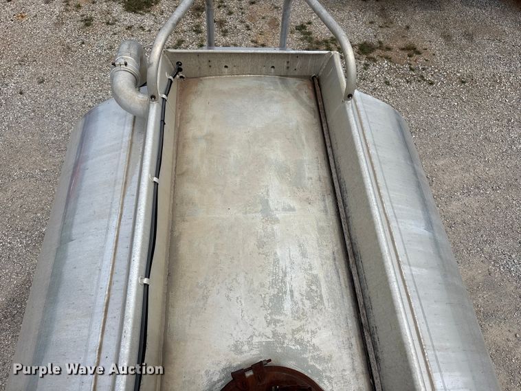 image for item EW1568 1995 Heil fuel trailer