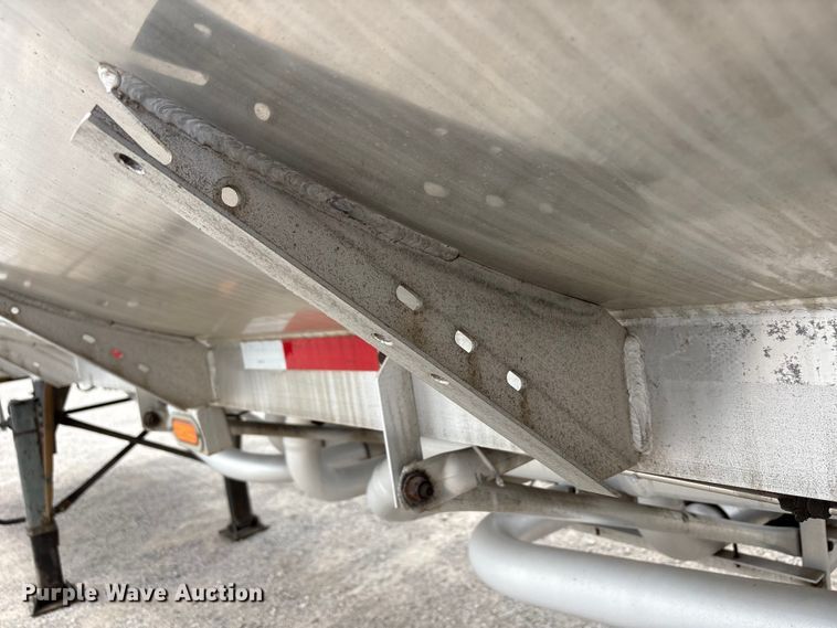 image for item EW1568 1995 Heil fuel trailer