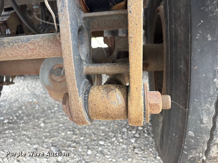 image for item EW1568 1995 Heil fuel trailer