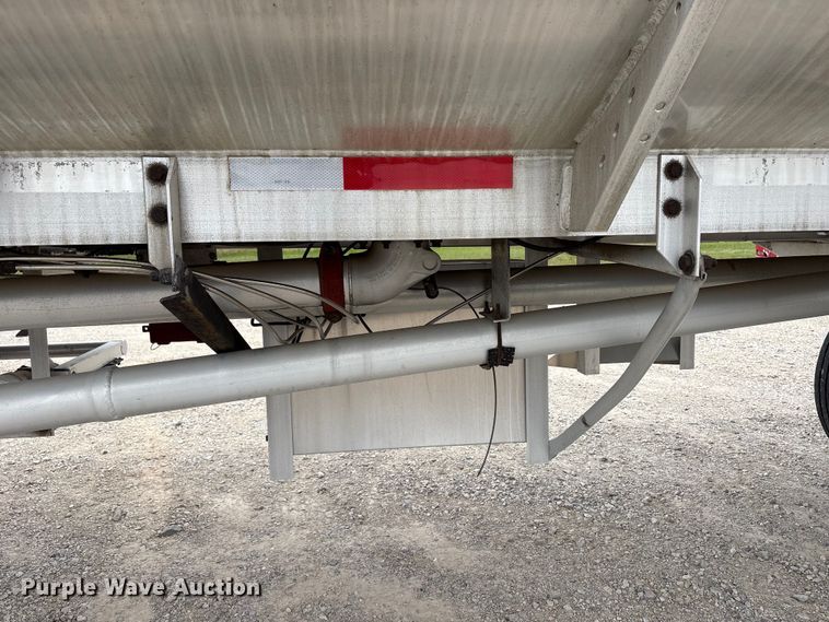 image for item EW1568 1995 Heil fuel trailer