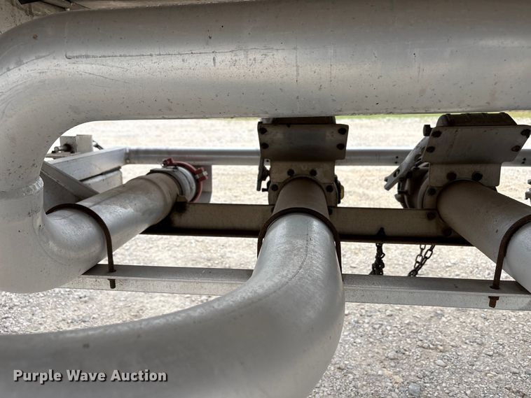 image for item EW1568 1995 Heil fuel trailer